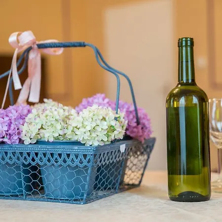 Zámek Lobec